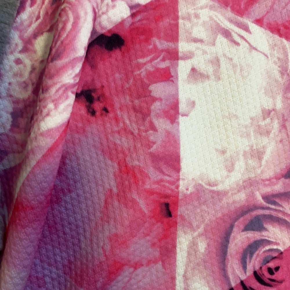 Bongo • Geometric Rose Pullover - Picture 6 of 8